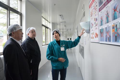 中国科学院张偲院士、佛山科学技术学院曾峥书记带队调查我司院士工作站